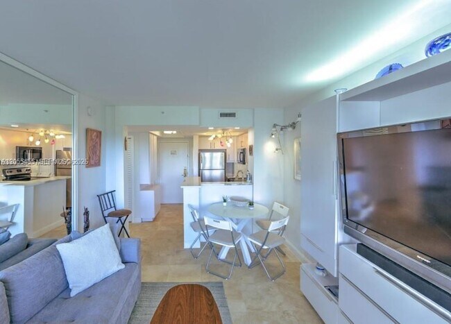 Foto del edificio - 2951 S Bayshore Dr