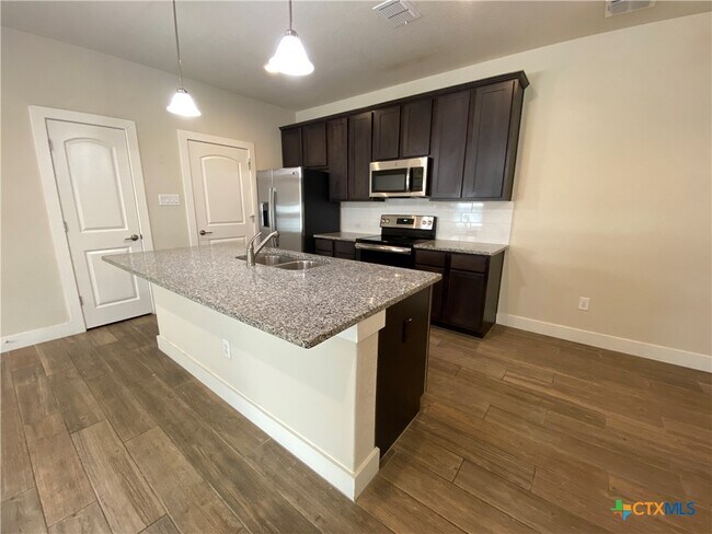 Building Photo - 725 Milestone Pk