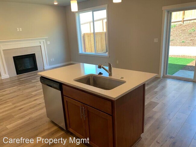 Building Photo - 3 br, 2.5 bath House - 201 East Barbaras Way