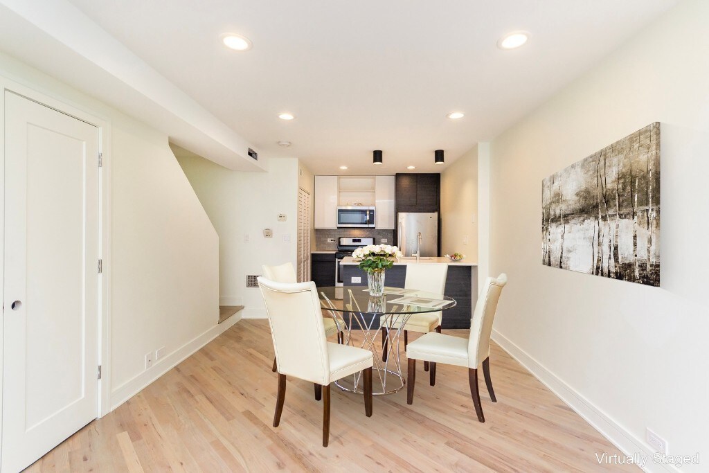 Building Photo - 944 W Grace St