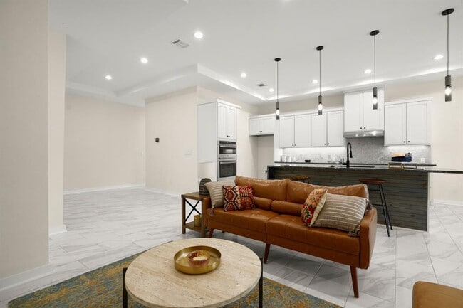 Foto del edificio - 2401 Thurber Ln