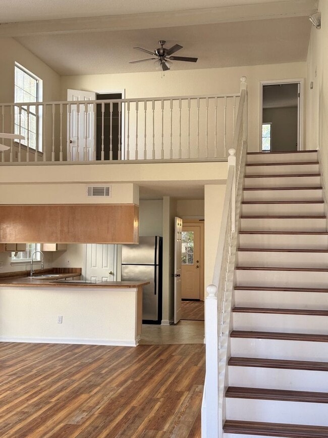 Building Photo - Well Maintained Townhouse Available For August 1st Occupancy