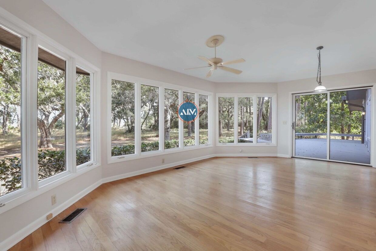 Primary Photo - Tranquil 3-Bedroom Home with Marsh Views i...