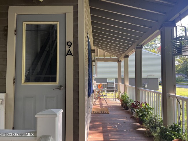 Building Photo - 9 Spa Cir