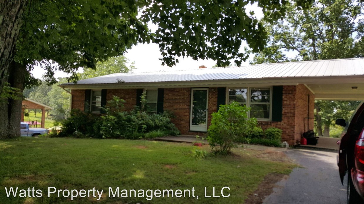 1093 Gallows Rd, Gretna, VA 24557 House Rental in Gretna, VA
