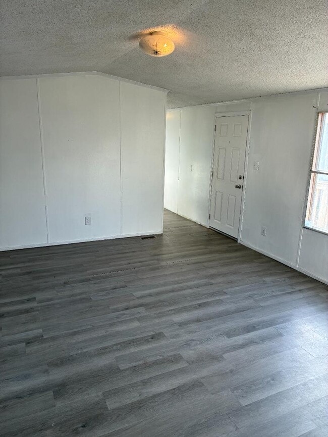 Building Photo - 2316 Wysteria Ln