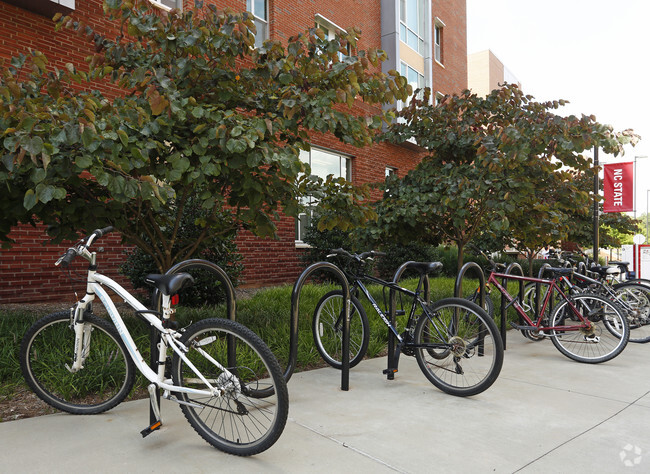 Foto del edificio - NC State University Wolf Ridge Apartments