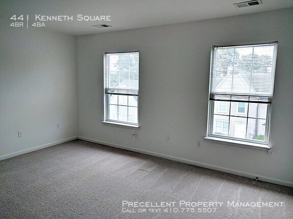 Building Photo - 441 Kenneth Square