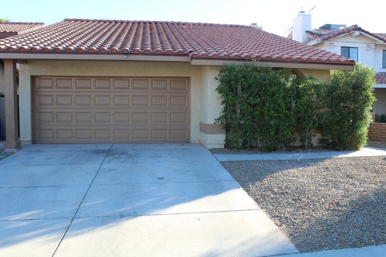 Foto principal - "Charming 2-Bed, 2-Bath Oasis in Las Vegas...