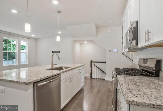 Foto del edificio - 2738 Lady Slipper Rd