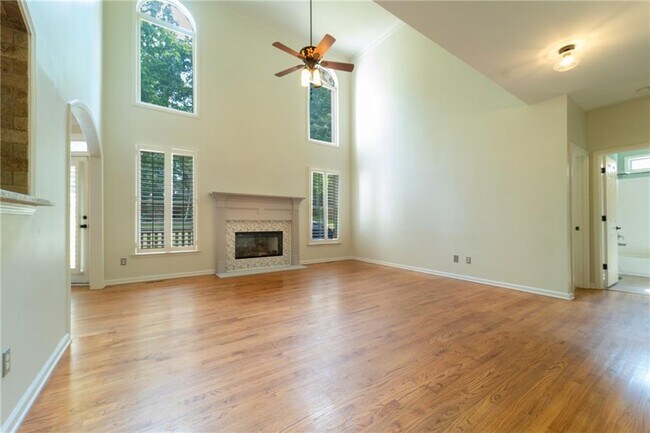 Building Photo - 313 Oak Hill Ln