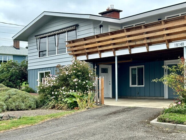 Building Photo - Downtown Poulsbo - 2 bedrooms 2 baths avai...