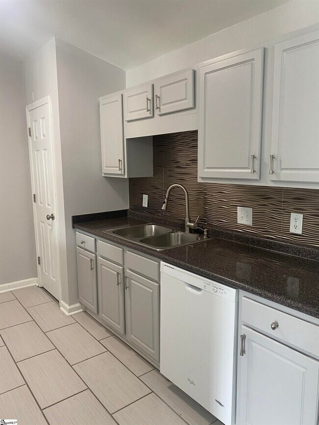 Foto del edificio - 806 Pelham Square Way