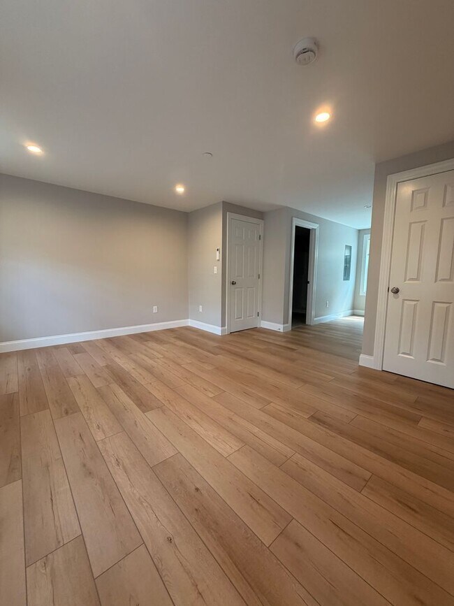 Foto del edificio - Brand New spacious Studio available in a great location.