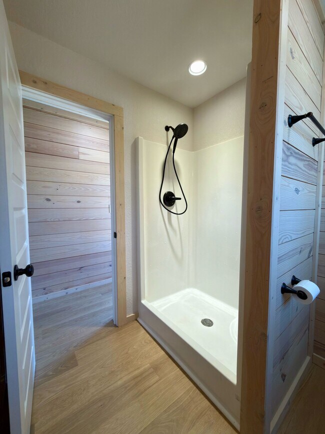 Foto del edificio - 4439 Jug Factory Rd