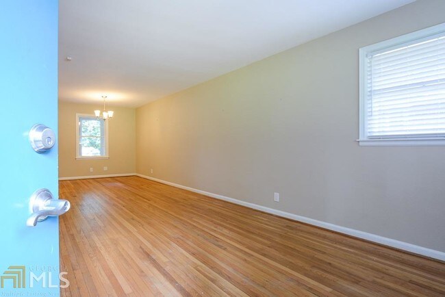 Building Photo - 2671 Woodridge Dr