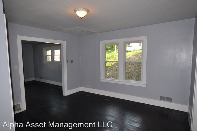 Building Photo - 506 9th St