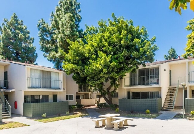 Building Photo - 303 Checkers Dr