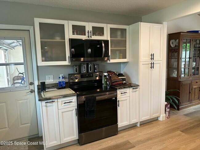 Foto del edificio - 574 Dianne Dr