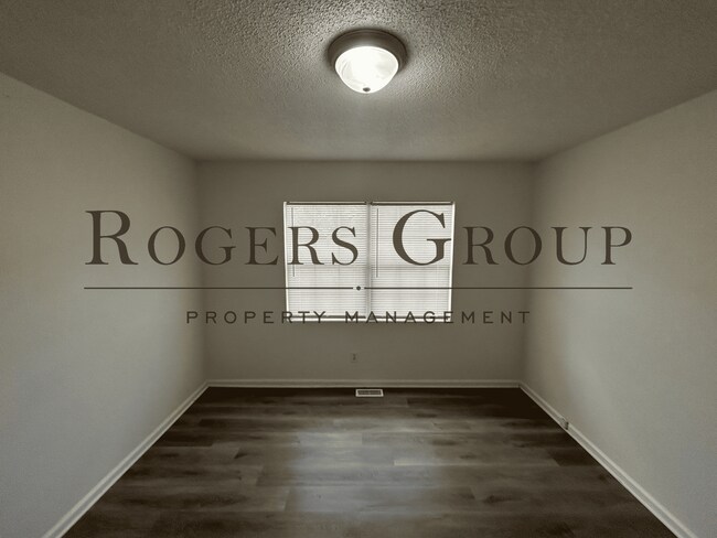 Foto del edificio - #450 - 607-609 Hicks Mill Rd Duplex