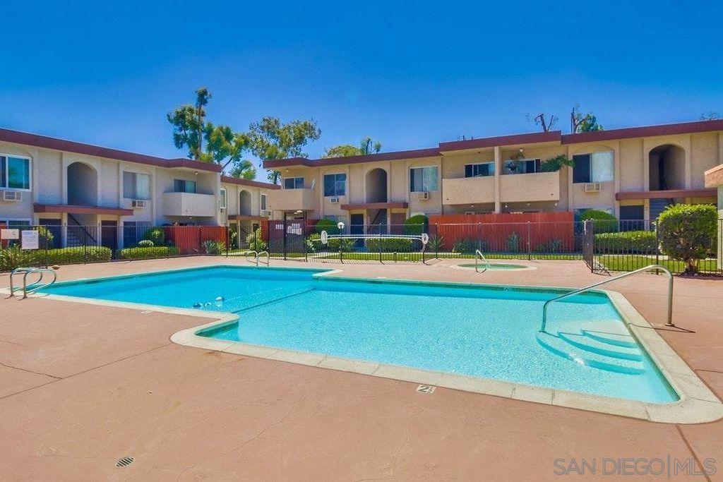 Foto principal - 9528 Carroll Canyon Rd