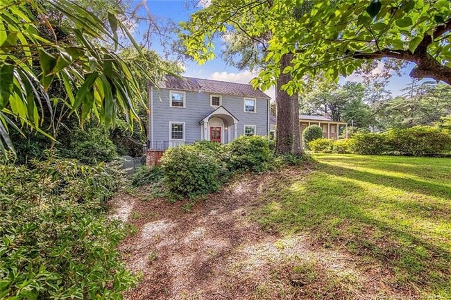 Foto del edificio - 220 Bradford Ave