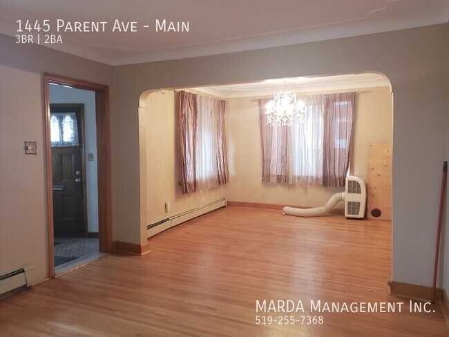 Building Photo - 3 BEDROOM 2 BATH HOME W/ BASEMENT