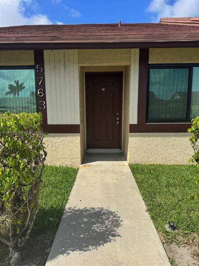 Foto del edificio - 5763 N Park Rd