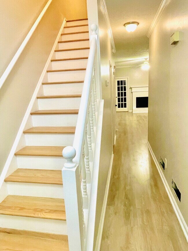 Building Photo - 4007 Elm St