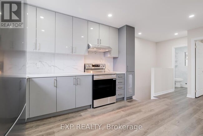 Building Photo - 384 Oakwood Ave