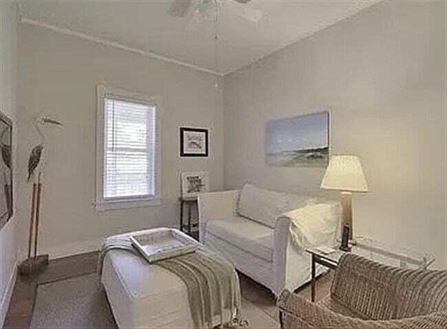 Building Photo - ELEGANT ROSE HOME