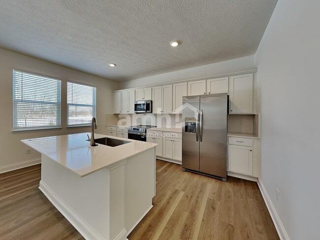 Building Photo - 233 Deanscroft Dr