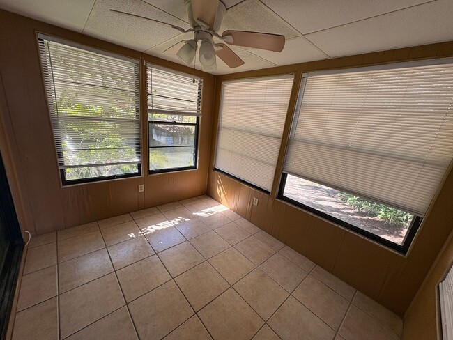 Foto del edificio - Tavares 1 Bed 1 Bath Waterfront Mobile Home