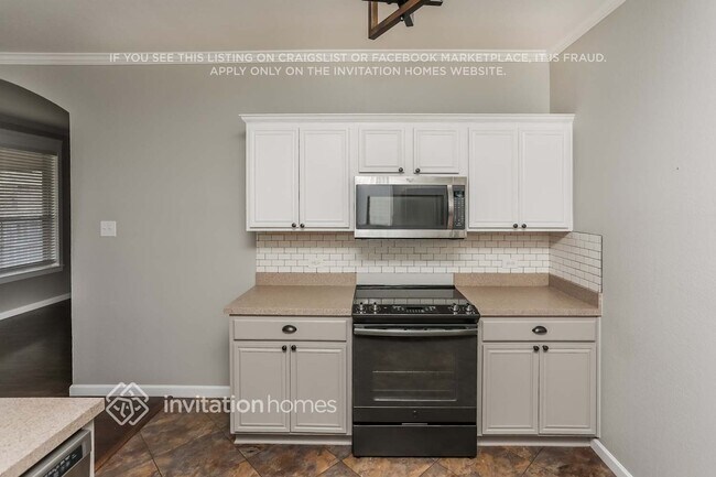 Foto del edificio - 2725 Mountain Lion Dr