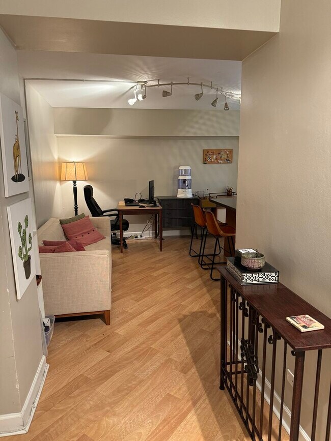 Foto del edificio - 4970 N Marine Dr