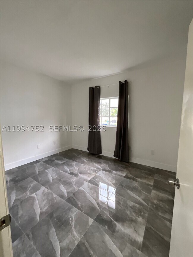 Foto del edificio - 435 NW 19th St