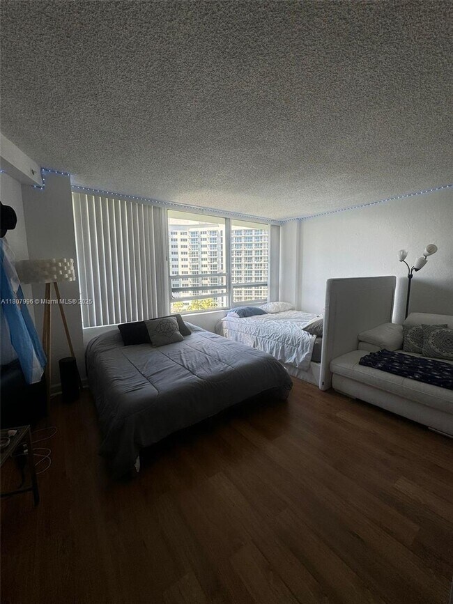 Foto del edificio - 1500 Bay Rd