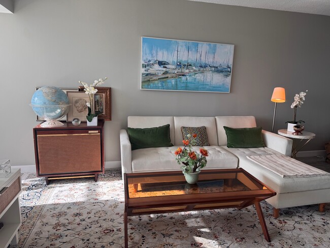 Building Photo - 33 S Gulfstream Ave