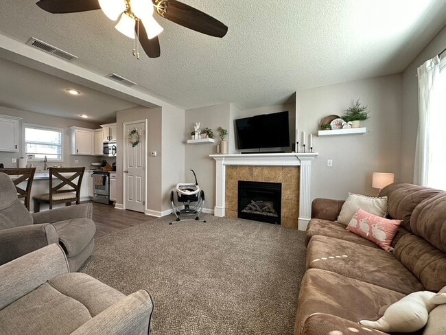Building Photo - HUGE YARD!! 4 Bedroom, 3.5 Bath in Granger