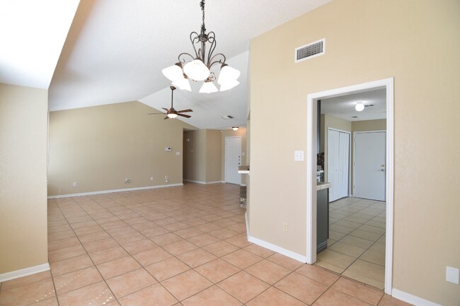 Building Photo - 4308 Mesa Dr