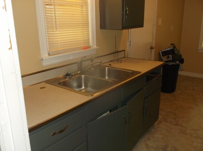 Foto del edificio - 1929 Corning Ave