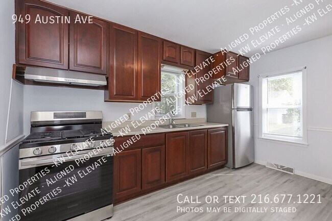 Building Photo - 949 Austin Ave