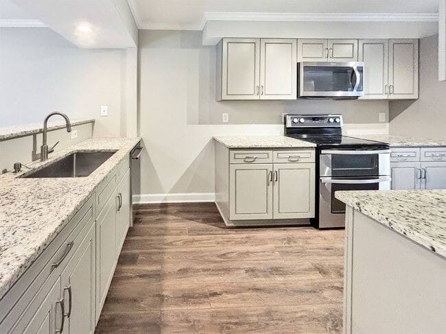 Building Photo - 5030 Meadow Ln