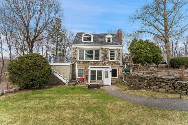 Foto del edificio - 598 N Lake Blvd