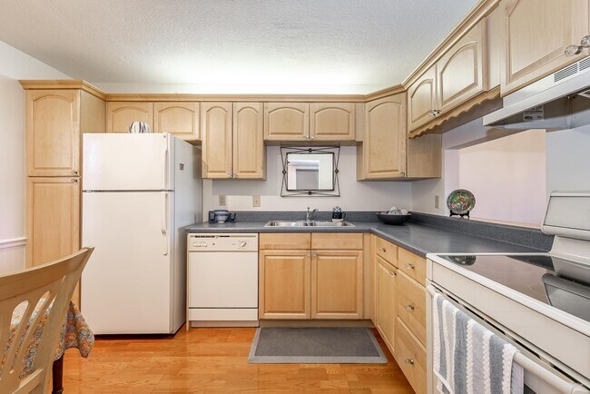 Foto del edificio - 140 Lake Nancy Ln