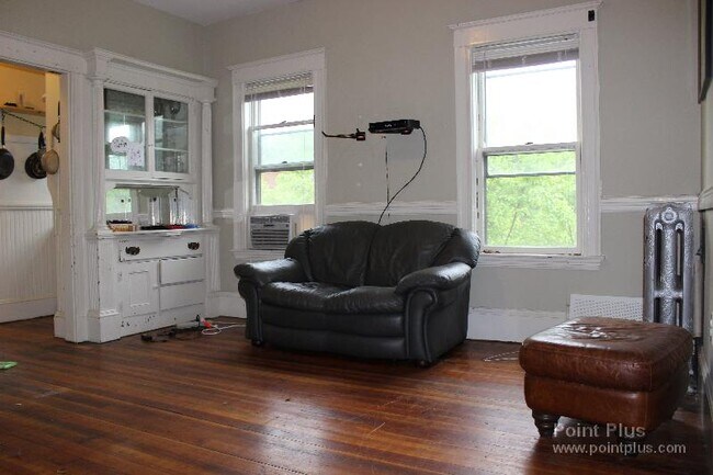 Foto del edificio - 26 Porter Rd