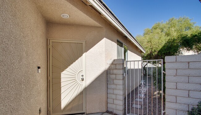 Foto del edificio - 8836 Iron Hitch Ave