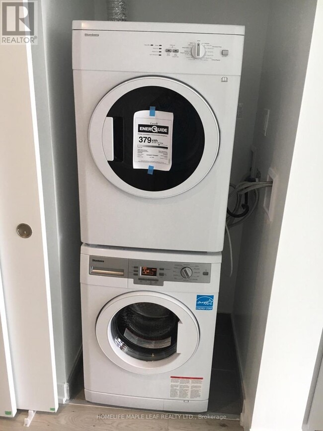 Building Photo - 161 Roehampton Ave