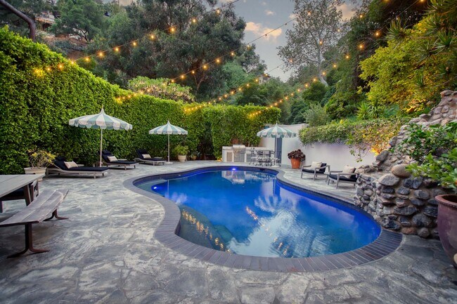 Building Photo - 2050 Laurel Canyon Blvd