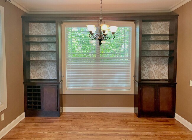 Building Photo - 253 Solamere Ln